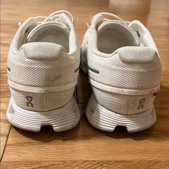 On Cloud white shoes. In great condition. - Picture 4 of 17